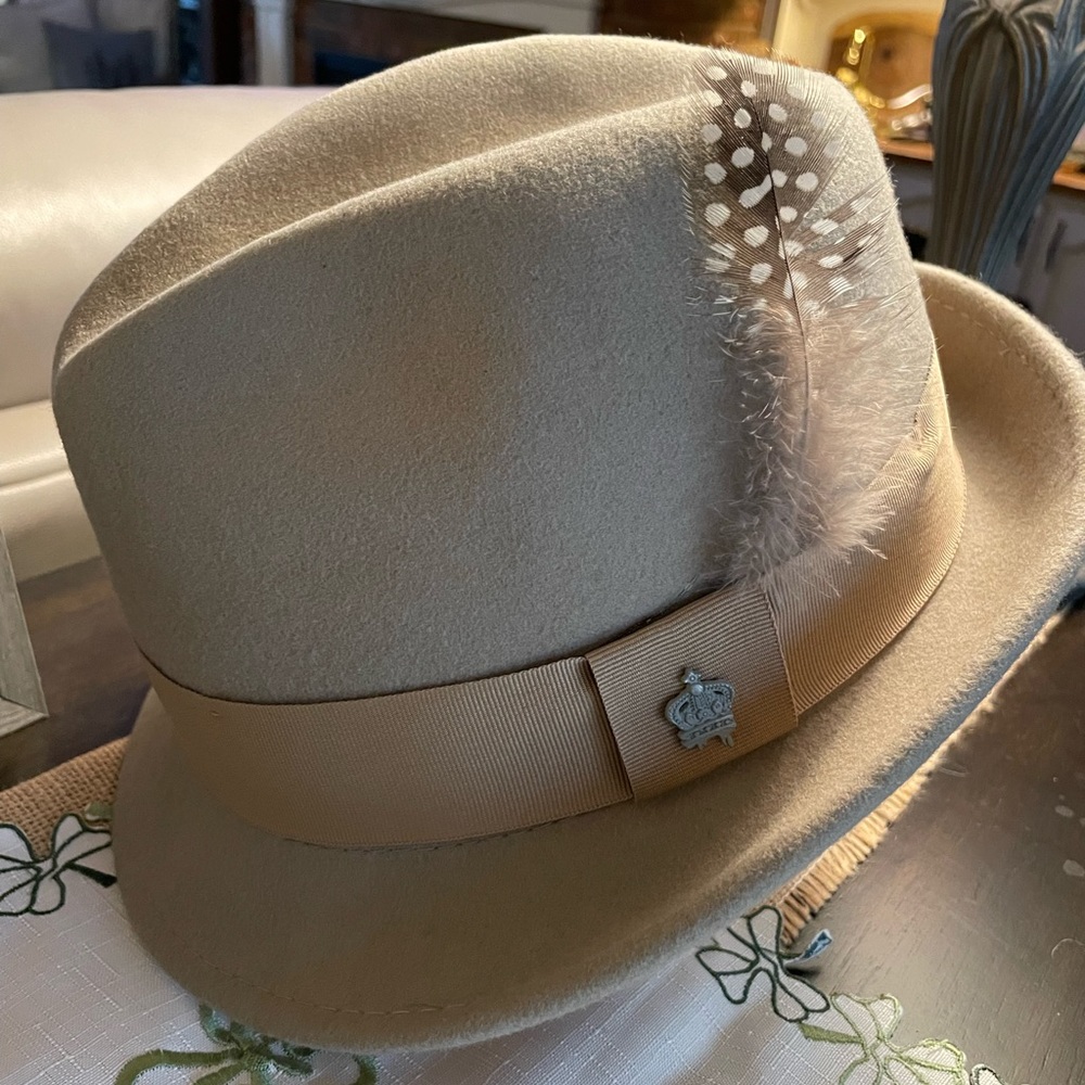 Christy’s tan fedora size L/XL fine felt Fedora New York deigned hat